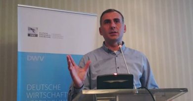 ალექსანდრე ელისაშვილი: “ჩვენ ვეძებთ კვალიფიციურ და, რაც მთავარია, კეთილსინდისიერ ადამიანებს” ალექსანდრე ელისაშვილი: “ჩვენ ვეძებთ კვალიფიციურ და, რაც მთავარია, კეთილსინდისიერ ადამიანებს”