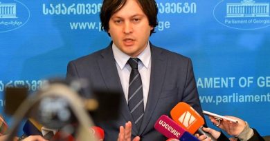 ირაკლი კობახიძე: “განსხვავებულ მოსაზრებებს ჩვენ გუნდის შიგნით პატივს ვცემთ, თუმცა მთავარია, რომ იყოს გუნდურობის პრინციპი” ირაკლი კობახიძე: “განსხვავებულ მოსაზრებებს ჩვენ გუნდის შიგნით პატივს ვცემთ, თუმცა მთავარია, რომ იყოს გუნდურობის პრინციპი”