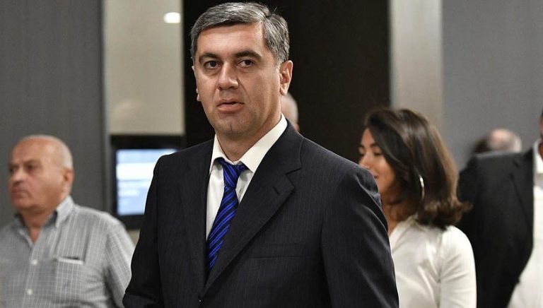 “მოკლედ, მე მზად ვარ თუ სხვა ვინმეც გაბედავთ. ნუ იქნებით ნახევრად გახარიები” – ირაკლი ოქრუაშვილი