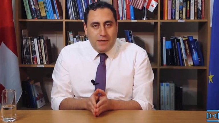 “სად გაიზარდნენ?! ვინ არიან?! მერე სუფრაზე დაჯდებიან და სადღეგრძელოზე ფეხზე წამოდგებიან, ქალების სადღეგრძელოს იტყვიან” – გიორგი ვაშაძე