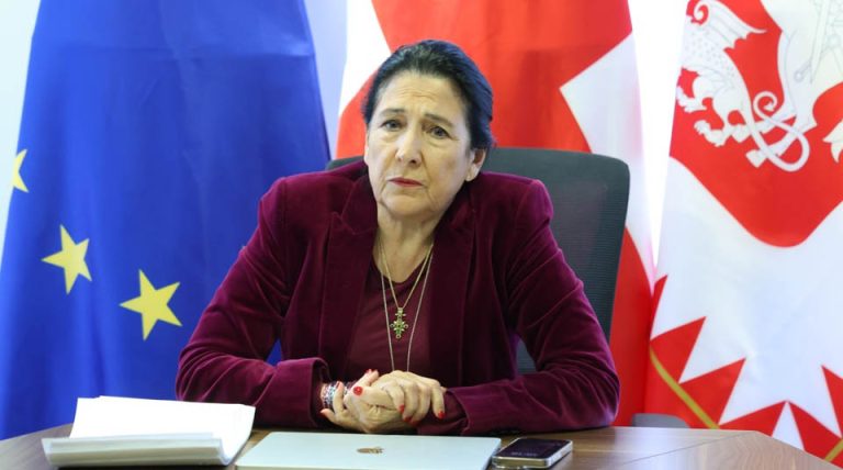 “ჩვენ ყველა ერთად გადავარჩენთ დამოუკიდებლობას, გადავარჩენთ ქვეყანას 26 მაისს” – სალომე ზურაბიშვილი