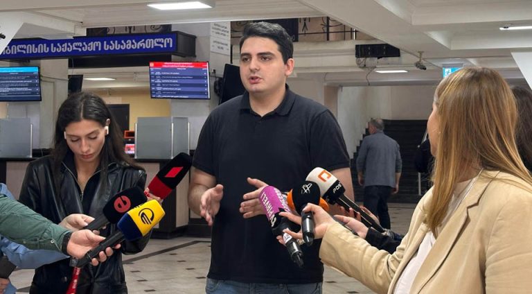 “რუსთაველის გამზირზე დგომა ჩემი კონსტიტუციური უფლებაა. პრინციპული პოზიციაა, რომ არ გადავიხდი ამ ჯარიმებს” – ლევან სანიკიძე