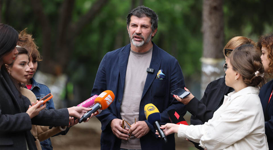 “ხედავთ, როგორ არიან დაქსაქსულები, ერთმანეთს აგინებენ და ლანძღავენ” – კახა კალაძე ოპოზიციაზე