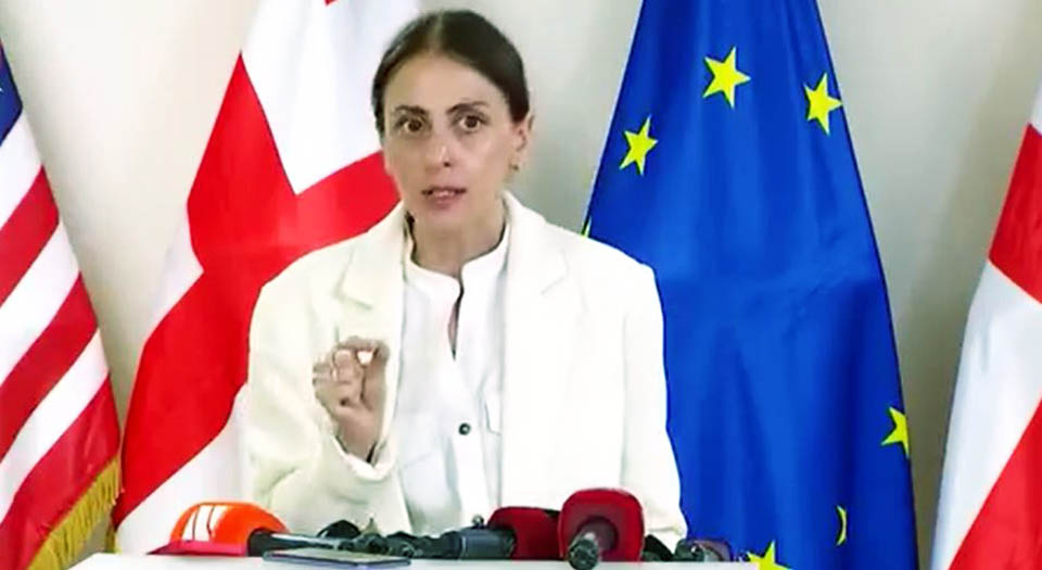 “სანაგვეზე მოსროლილი მოძალადე ქოცები – უბრალო ჭიაღუები ხდებიან…” – ხატია დეკანოიძე