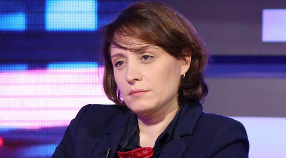 “საკმაოდ სასარგებლოა ნერვიული აშლილობის ზღვარზე მყოფი ქოცების ყურება” – ელენე ხოშტარია